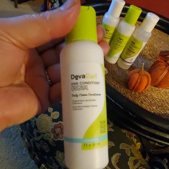 Set of 4 DevaCurl hair products - Picture 7 of 7